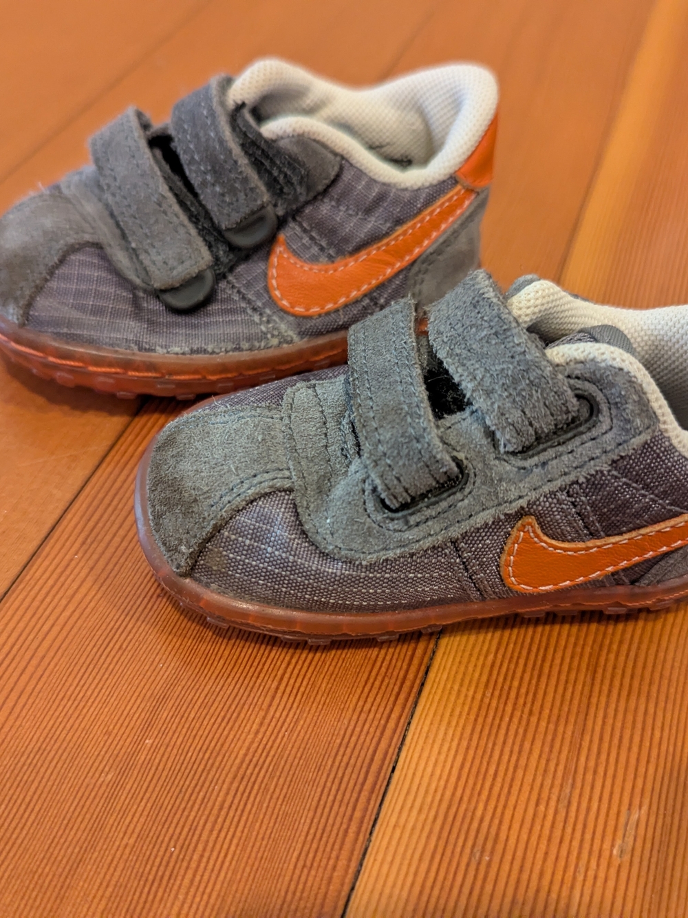 Nike Milestones Sensory Motion Baby Shoes Gray Orange Size 3C